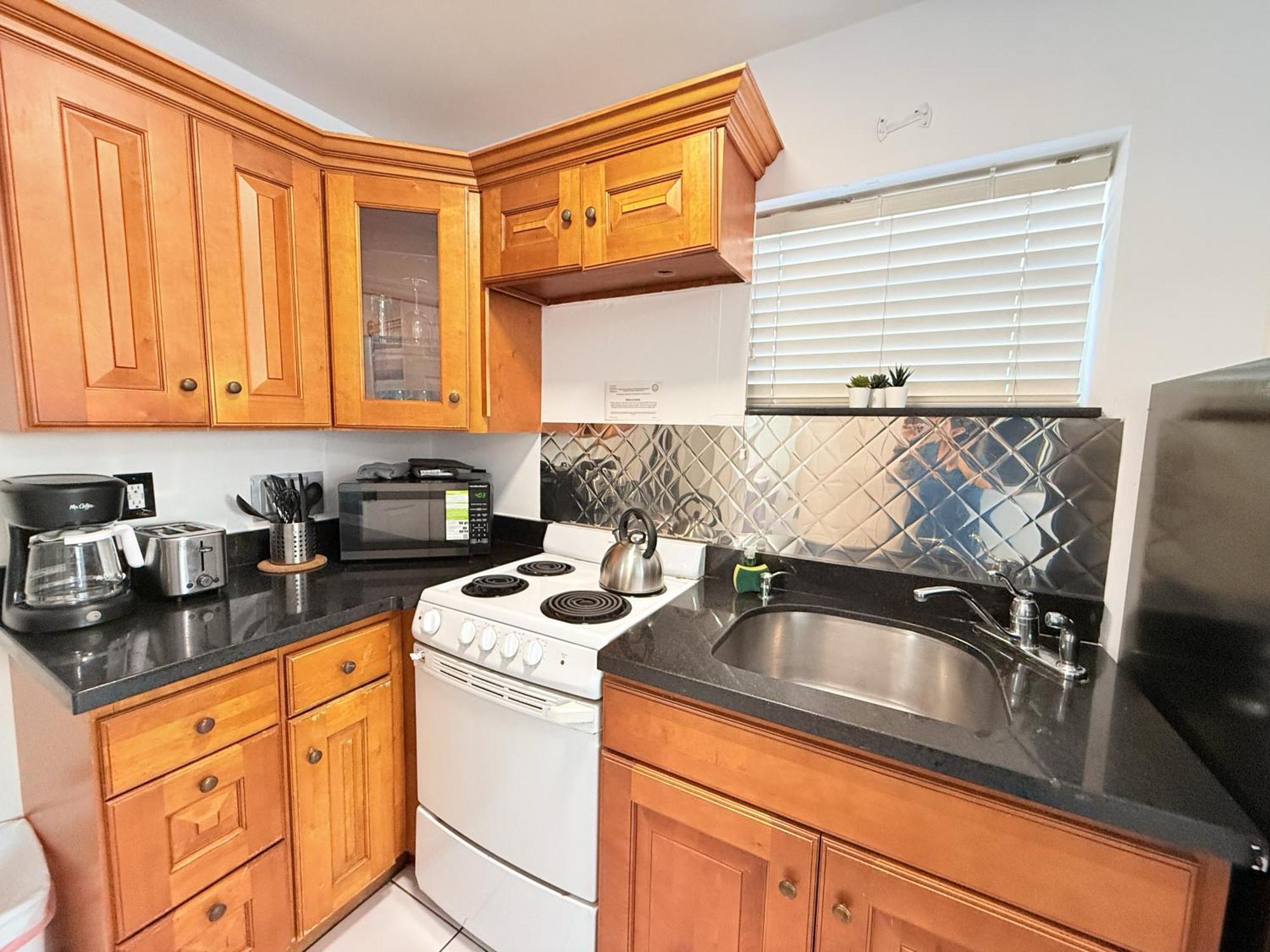 Southwinds By The Gold Nests Hollywood